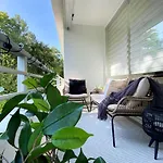 Zentrales strandnahes Design-Apartment mit Balkon und Parkplatz